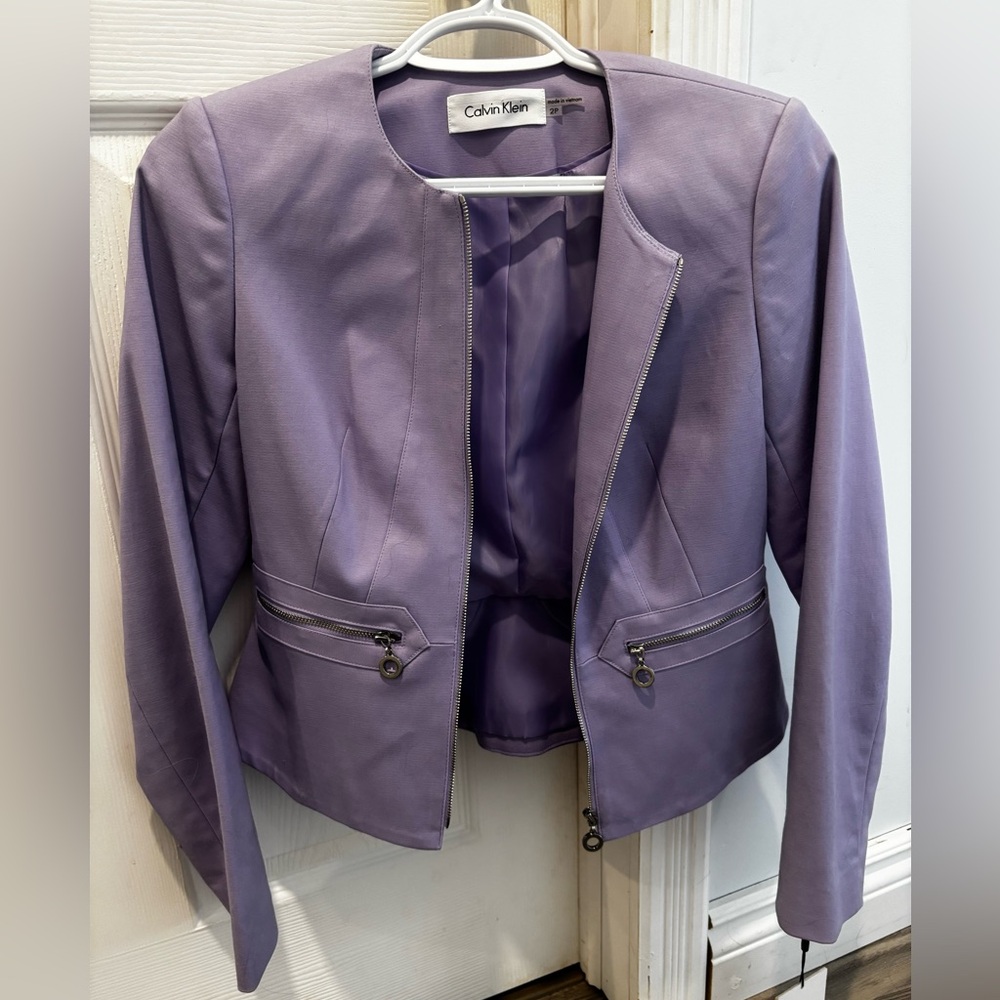 Calvin Klein Blazer with Cropped Style and Modern Silhouette fits like an XS/S